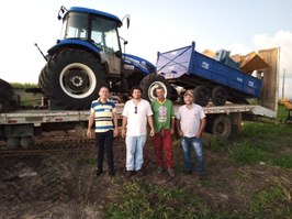 No seu 17º ano de existência, Curso de Agronomia recebe Trator para as atividades de campo